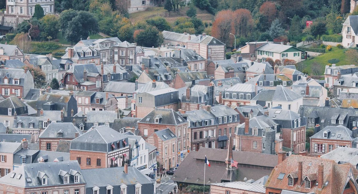 Comment accéder et analyser la liste des permis de construire par commune en France ?